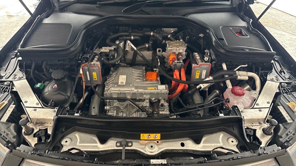 MERCEDES EQC Image 16