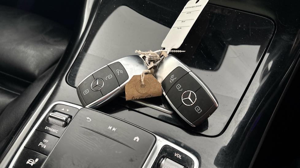 MERCEDES EQC 2 keys