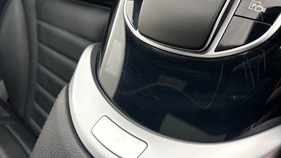 MERCEDES EQC scratches