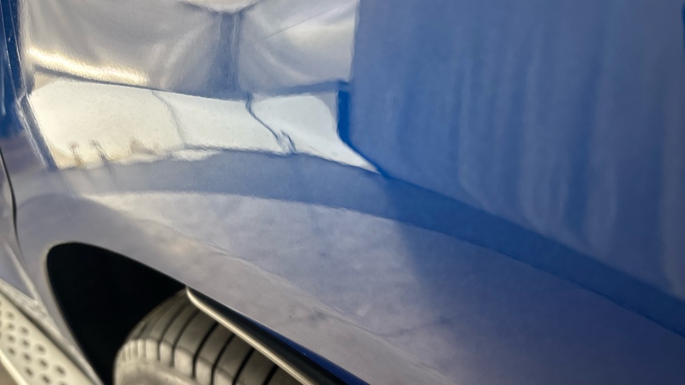 MERCEDES EQC Dent