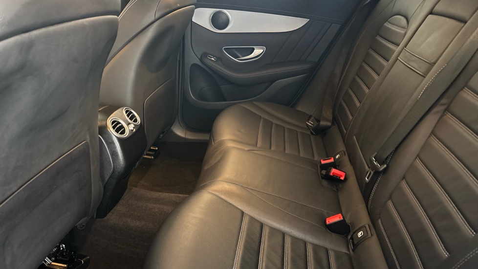 MERCEDES EQC Image 14