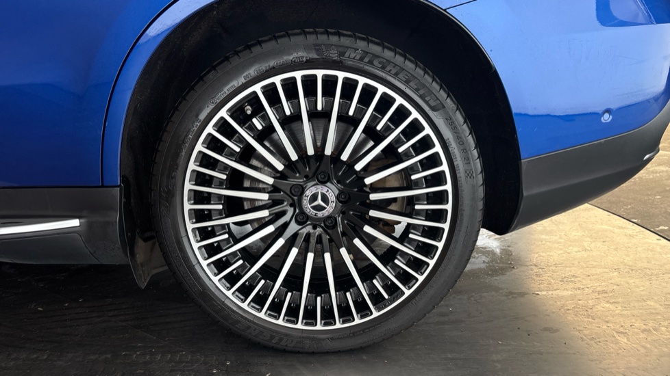 MERCEDES EQC Image 18