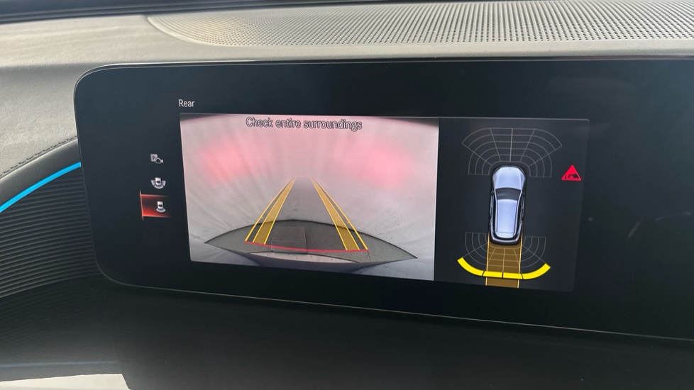 MERCEDES EQC reverse camera