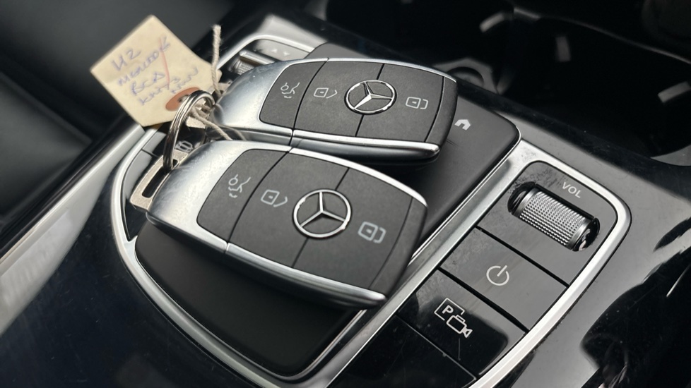 MERCEDES EQC 2 keys
