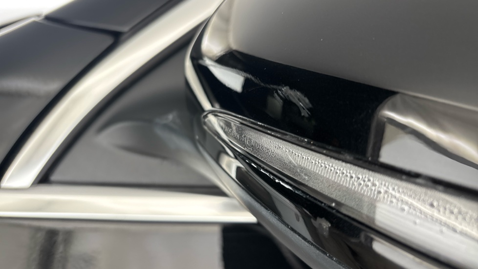 MERCEDES EQC Scuff