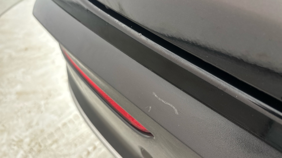 MERCEDES EQC Scratches and chips