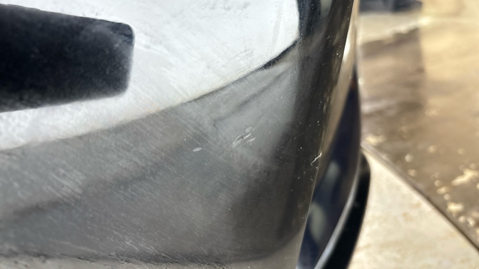 MERCEDES EQC Chips and scratches