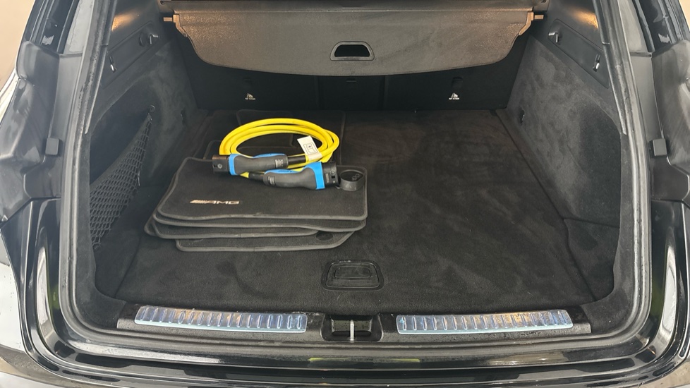 MERCEDES EQC Image 15