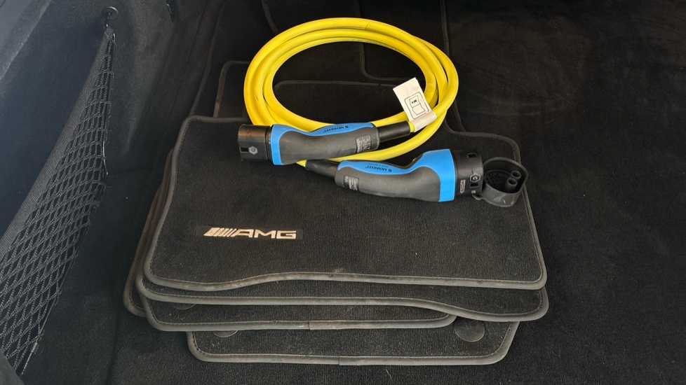 MERCEDES EQC Image 22