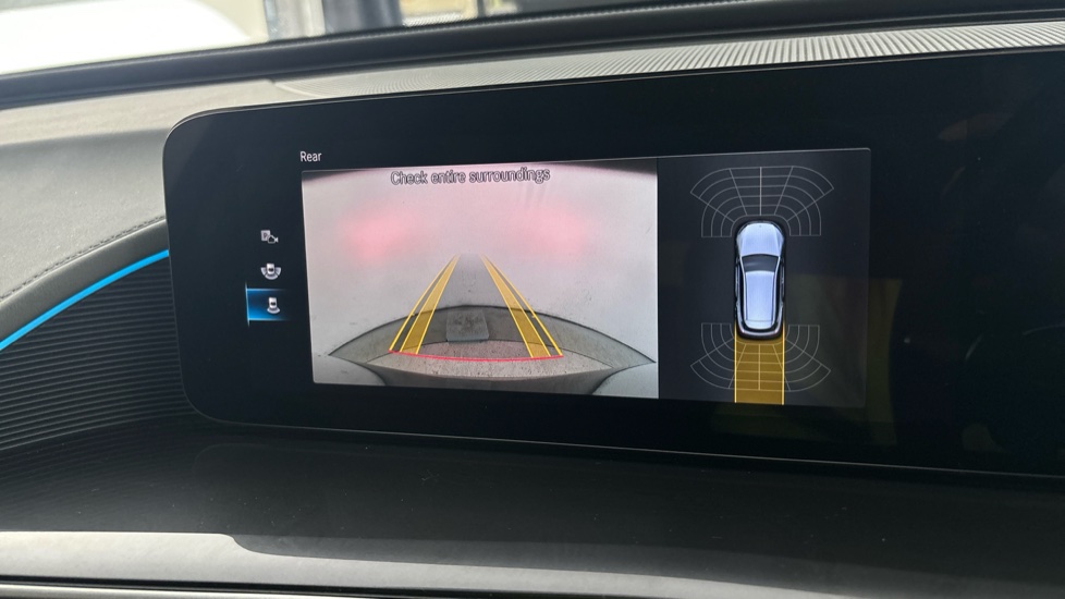 MERCEDES EQC reverse camera