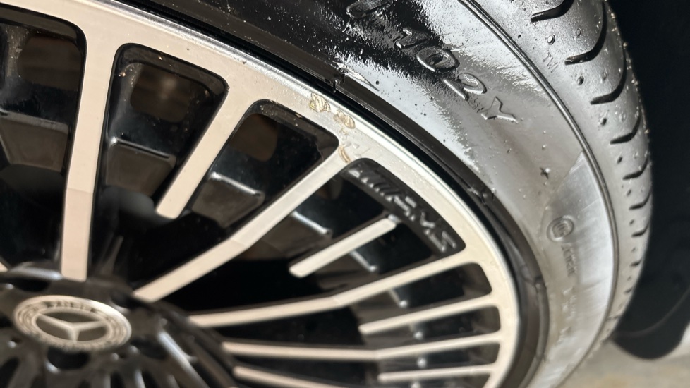 MERCEDES EQC scuff
