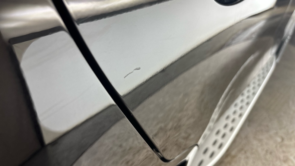 MERCEDES EQC scratches