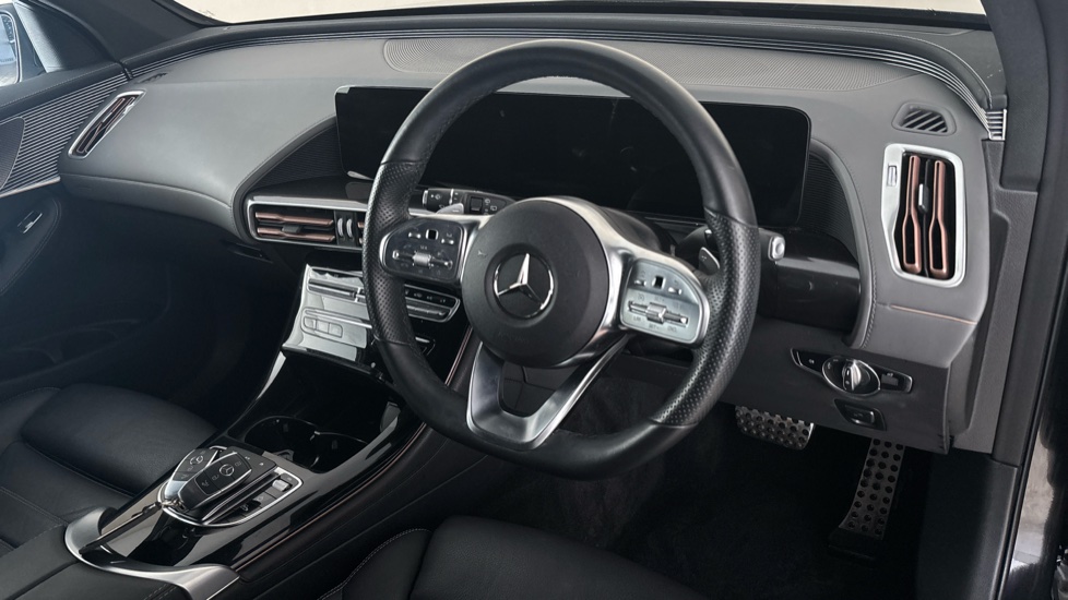MERCEDES EQC Image 9