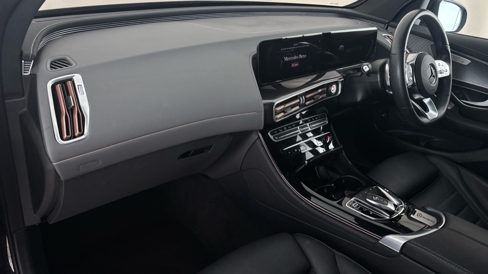 MERCEDES EQC Image 10