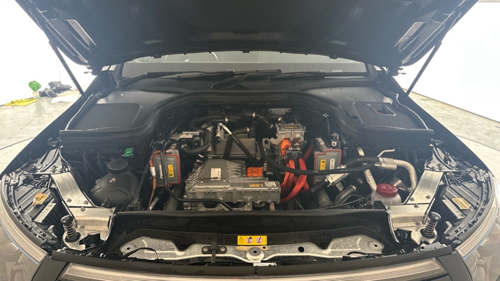 MERCEDES EQC Image 16