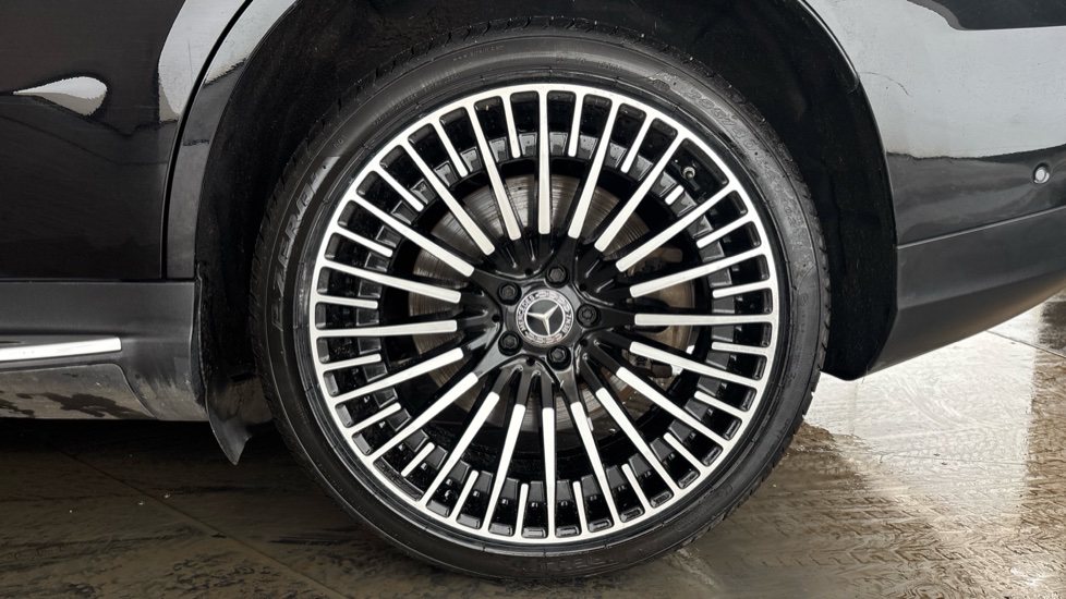 MERCEDES EQC Image 18