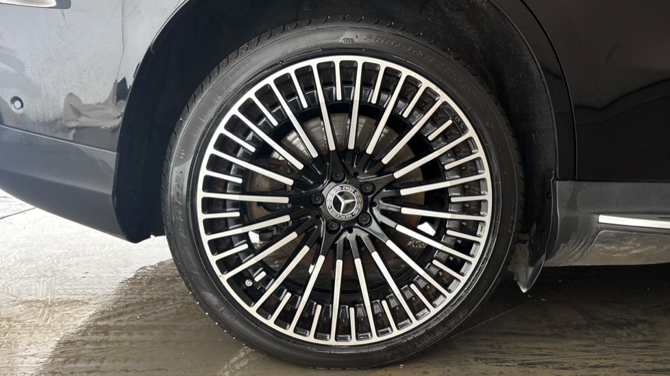 MERCEDES EQC Image 19