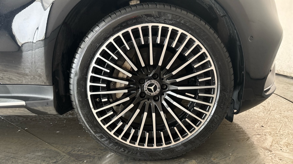 MERCEDES EQC Image 20