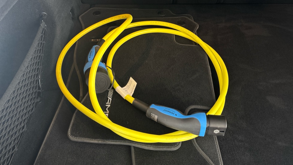 MERCEDES EQC Image 22