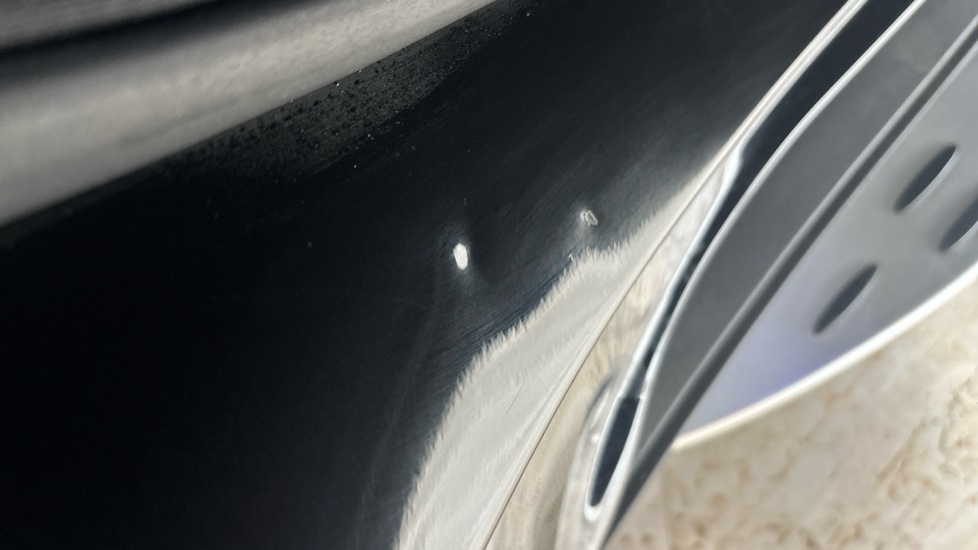 MERCEDES EQC Chips and dents