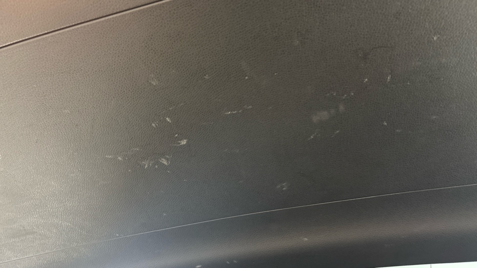 MERCEDES EQC Scuff