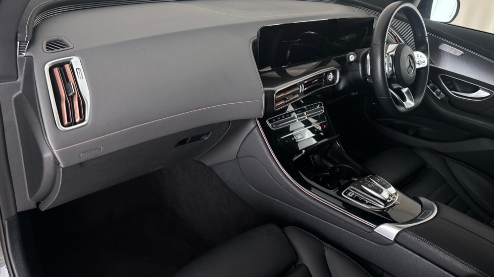 MERCEDES EQC Image 10