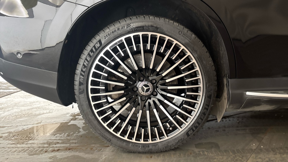 MERCEDES EQC Image 19