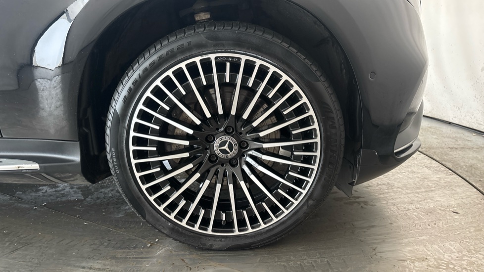 MERCEDES EQC Image 20
