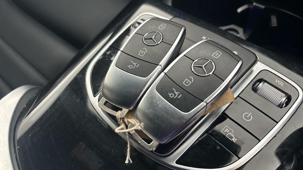 MERCEDES EQC 2 keys