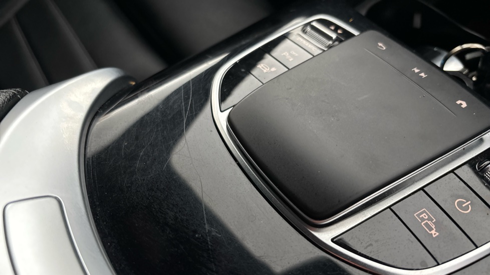 MERCEDES EQC Scratches