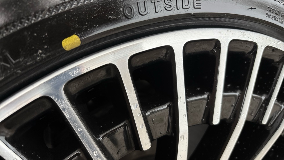 MERCEDES EQC scuff