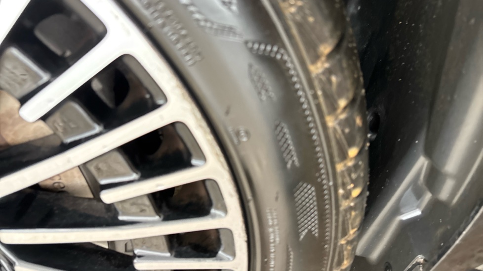 MERCEDES EQC scuff