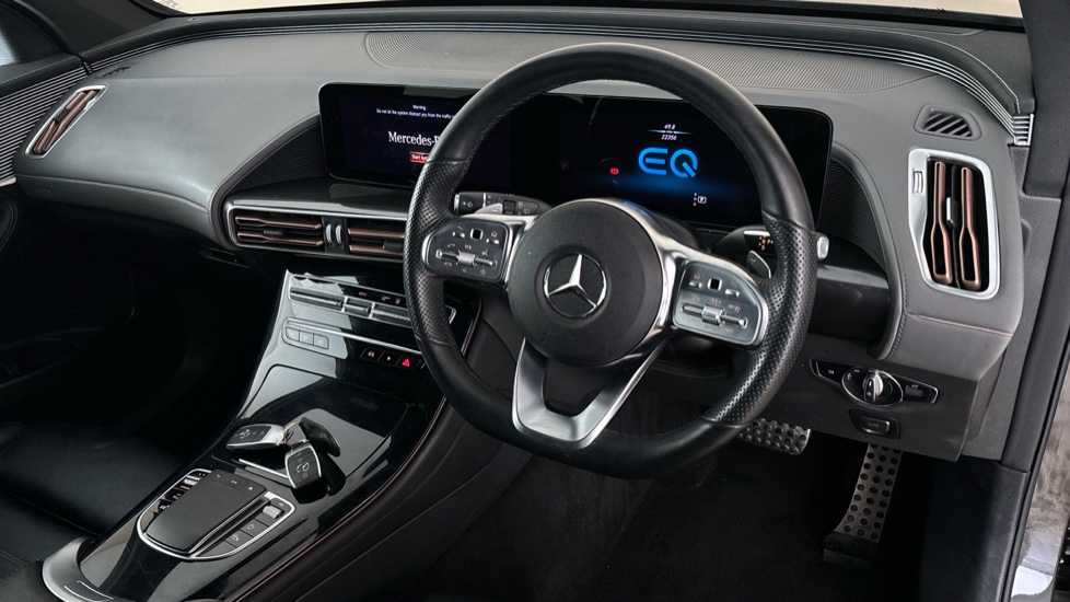 MERCEDES EQC Image 9