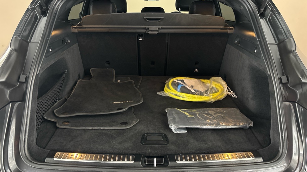 MERCEDES EQC Image 15