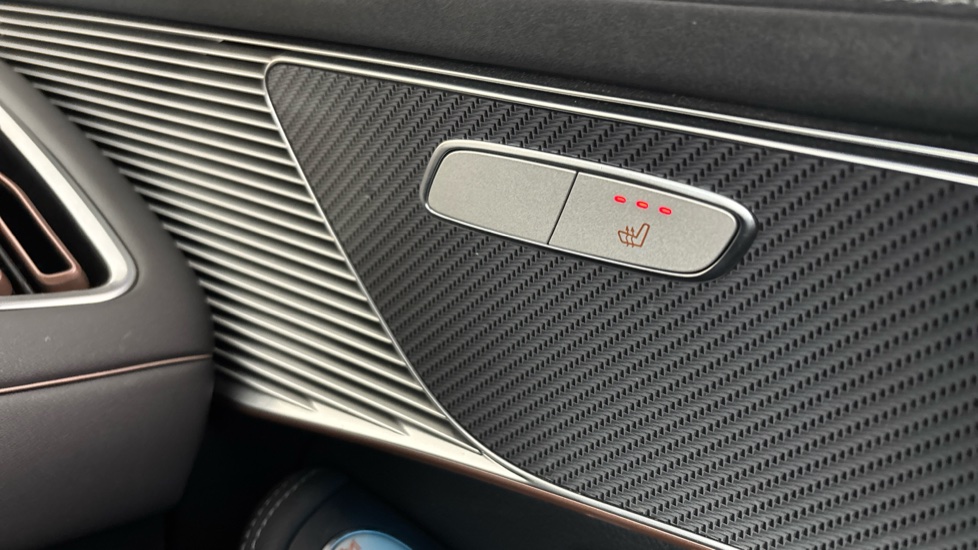 MERCEDES EQC Heated seats