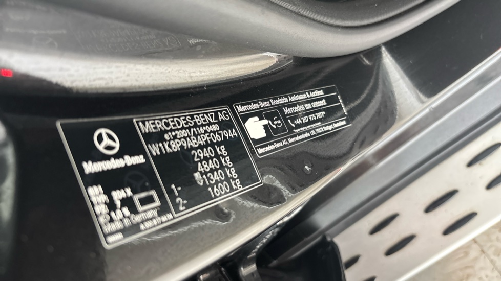 MERCEDES EQC Dents and scratches