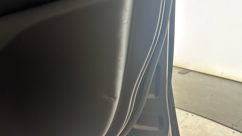 MERCEDES EQC Dents and scuff