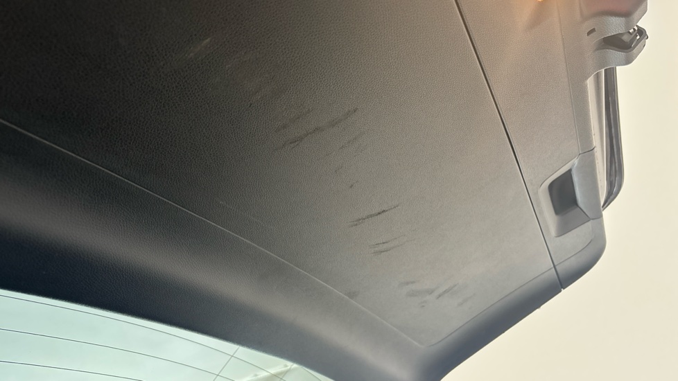 MERCEDES EQC Scuff
