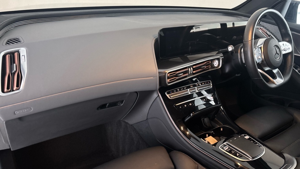 MERCEDES EQC Image 10