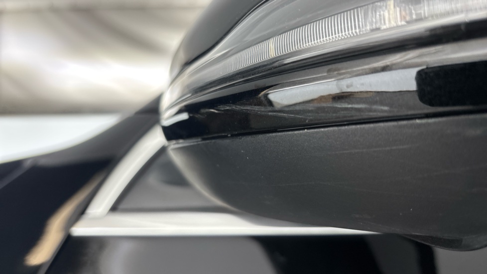 MERCEDES EQC scuff