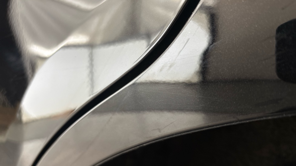 MERCEDES EQC scratches