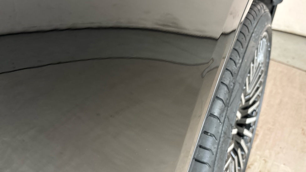 MERCEDES EQC dents