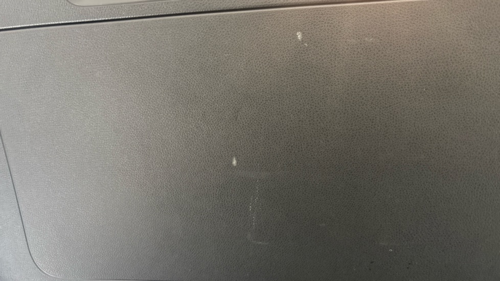 MERCEDES EQC scuff
