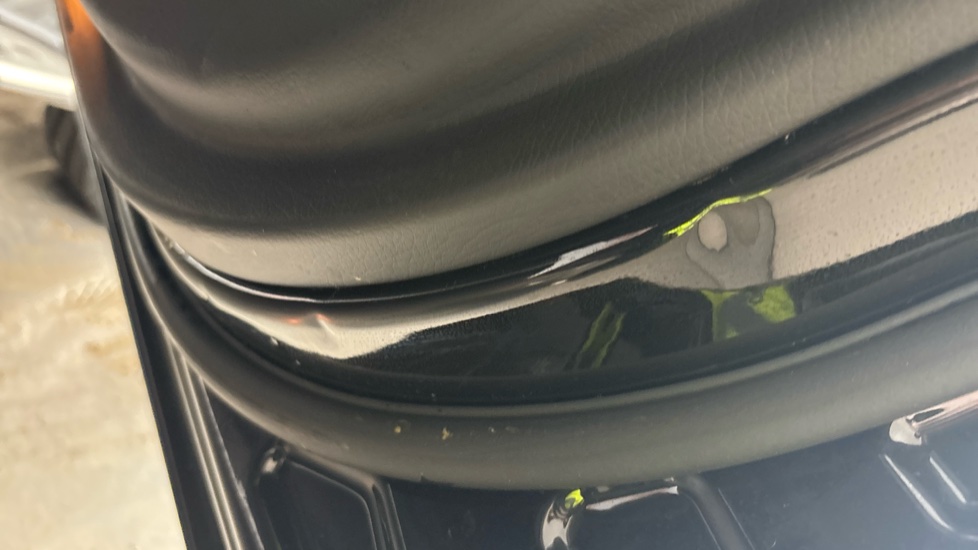 MERCEDES EQC dents