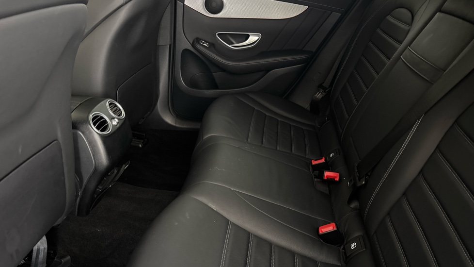 MERCEDES EQC Image 14