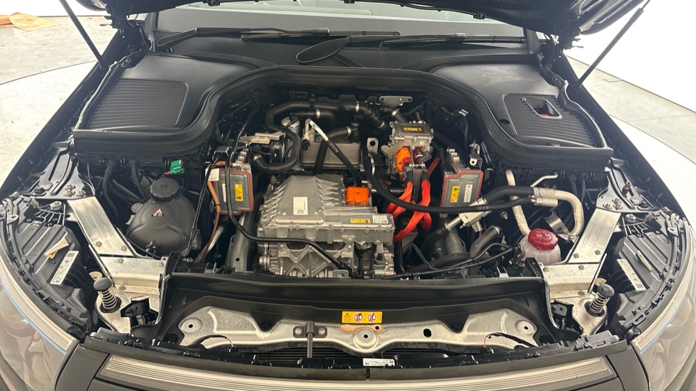 MERCEDES EQC Image 16