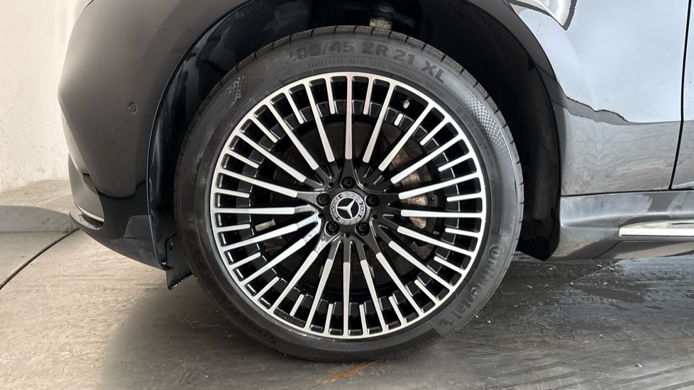 MERCEDES EQC Image 17