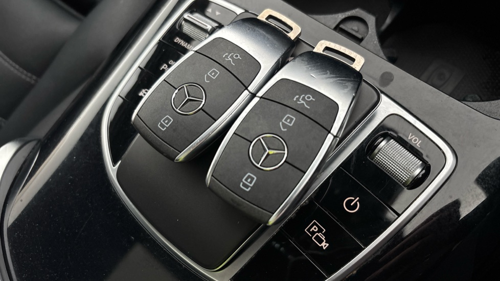 MERCEDES EQC 2 keys