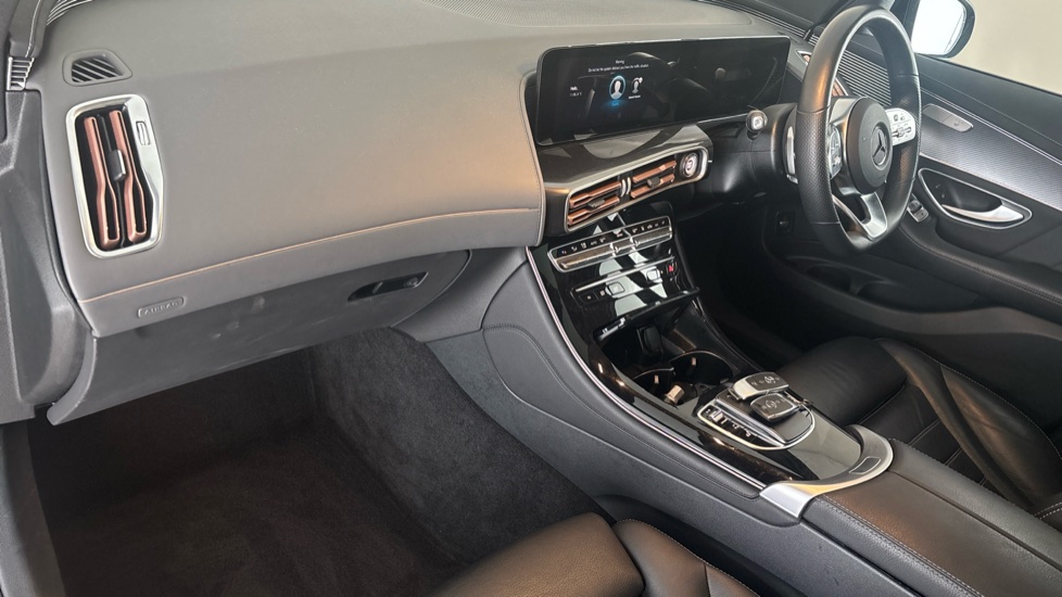 MERCEDES EQC Image 10