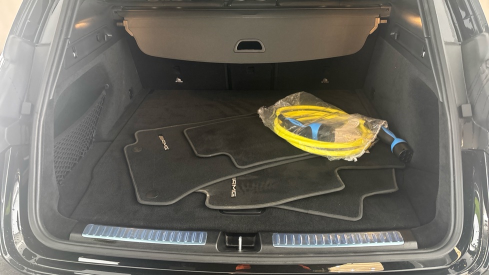 MERCEDES EQC Image 15